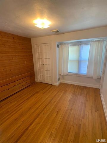 1102 Edward Terrace, St Louis, MO 63117