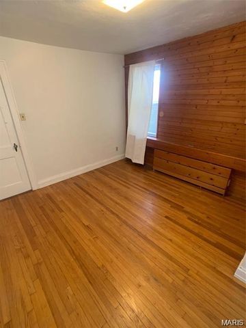 1102 Edward Terrace, St Louis, MO 63117