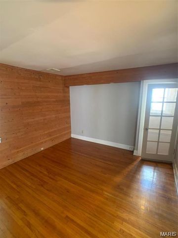 1102 Edward Terrace, St Louis, MO 63117