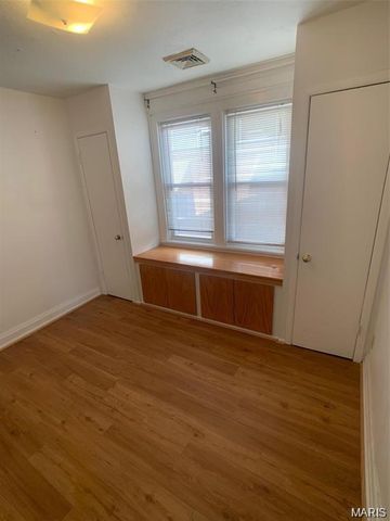 1102 Edward Terrace, St Louis, MO 63117