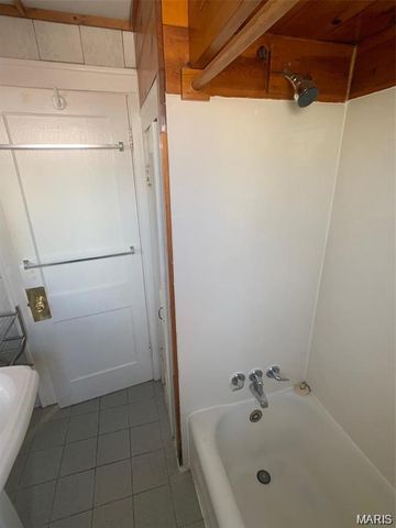 1102 Edward Terrace, St Louis, MO 63117
