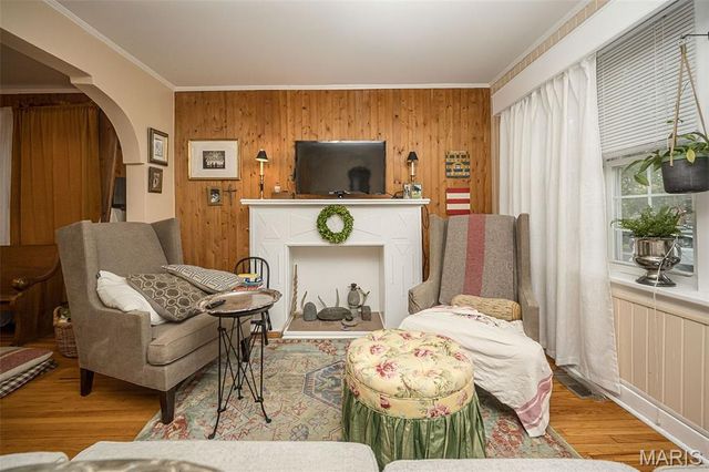 1102 Edward Terrace, St Louis, MO 63117