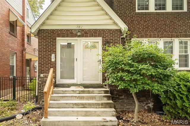 1102 Edward Terrace, St Louis, MO 63117
