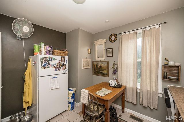 1102 Edward Terrace, St Louis, MO 63117