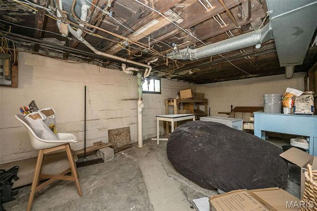 1102 Edward Terrace, St Louis, MO 63117
