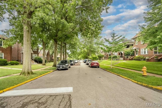1102 Edward Terrace, St Louis, MO 63117