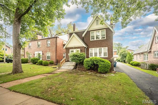 1102 Edward Terrace, St Louis, MO 63117