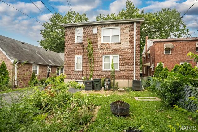 1102 Edward Terrace, St Louis, MO 63117