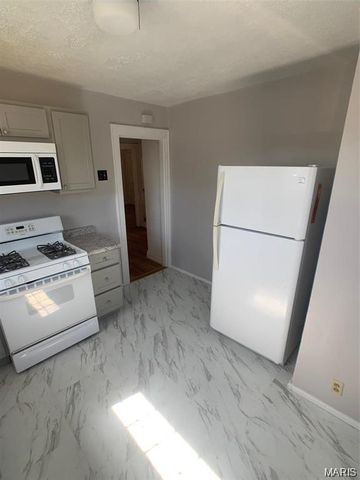 1102 Edward Terrace, St Louis, MO 63117