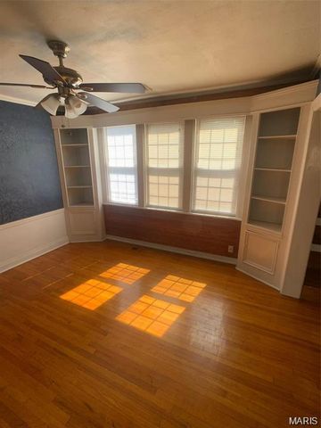 1102 Edward Terrace, St Louis, MO 63117