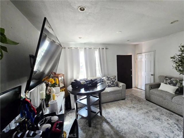 951 S Kern, Los Angeles, CA 90022