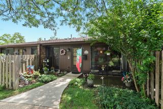 485 Raintree Court B, Glen Ellyn, IL 60137