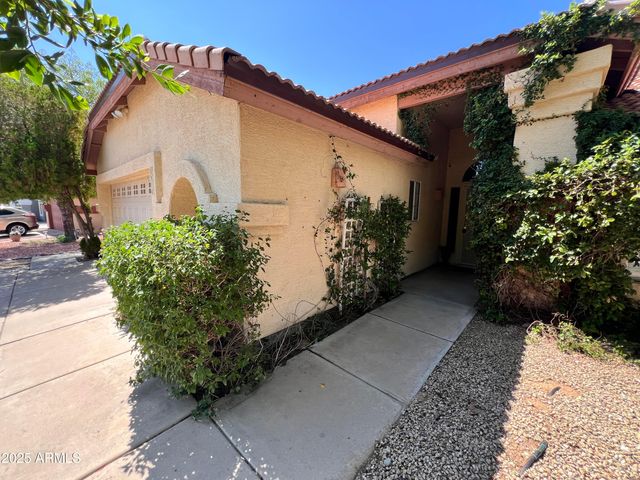 3910 W Soft Wind Drive, Glendale, AZ 85310