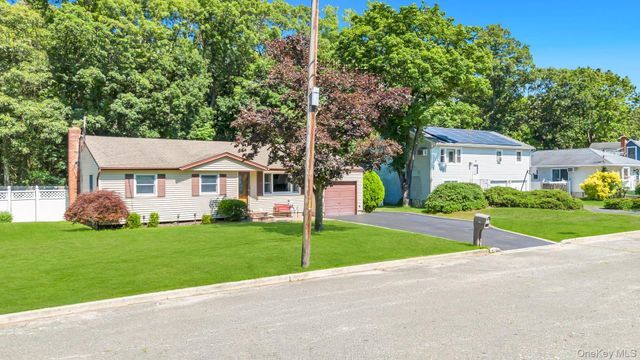 25 Walter Drive, Nesconset, NY 11767