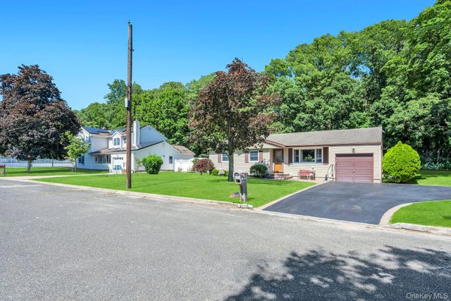 25 Walter Drive, Nesconset, NY 11767