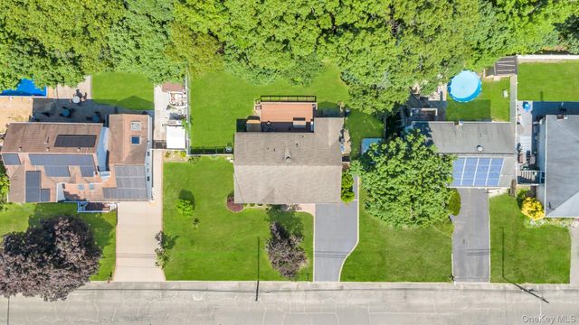 25 Walter Drive, Nesconset, NY 11767
