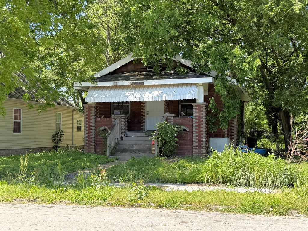 1523 N Main Avenue, Springfield, MO 65803