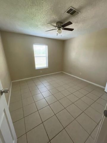 12225 11th Street, Santa Fe, TX 77510