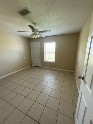 12225 11th Street, Santa Fe, TX 77510