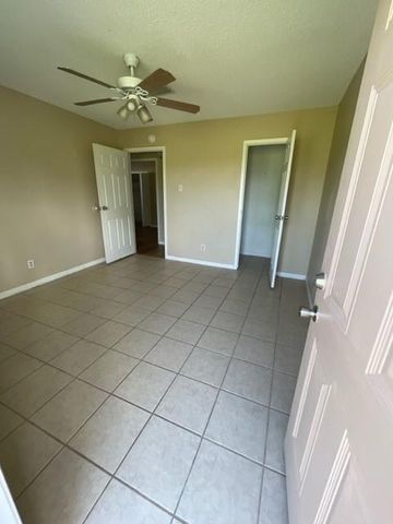 12225 11th Street, Santa Fe, TX 77510