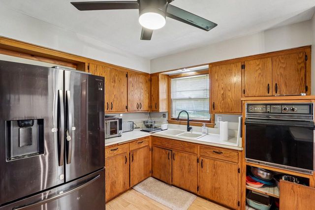 1229 Ed-Mar CIRCLE, Waukesha, WI 53188