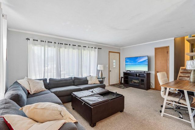 1229 Ed-Mar CIRCLE, Waukesha, WI 53188