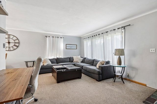 1229 Ed-Mar CIRCLE, Waukesha, WI 53188