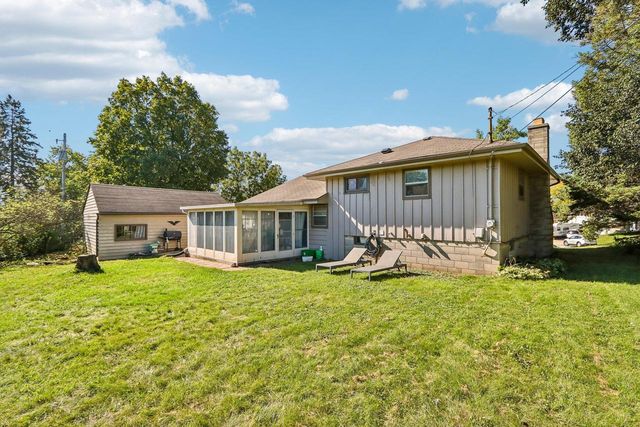 1229 Ed-Mar CIRCLE, Waukesha, WI 53188