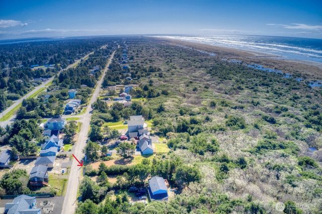 317 Sand Dune Avenue NW, Ocean Shores, WA 98569