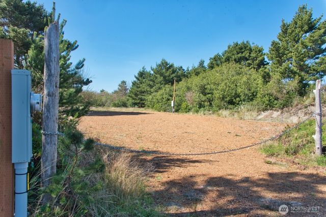 317 Sand Dune Avenue NW, Ocean Shores, WA 98569