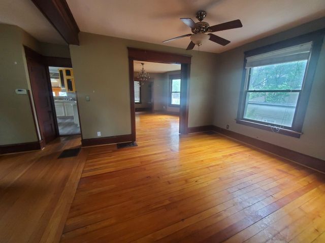 1921 Farnam Street, Davenport, IA 52803