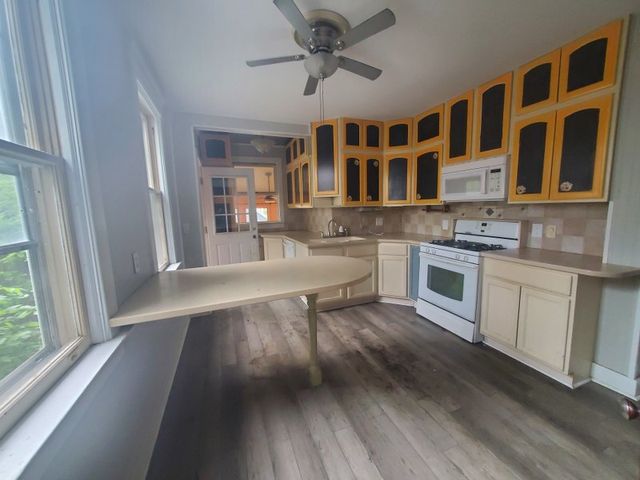1921 Farnam Street, Davenport, IA 52803