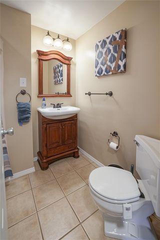 477 Terazzo Dr, Shaler, PA 15101