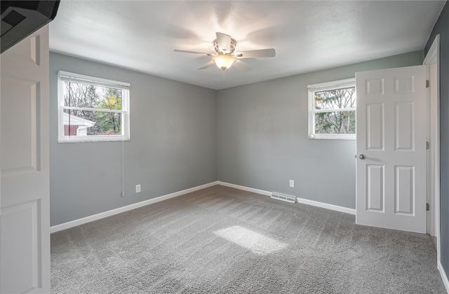 477 Terazzo Dr, Shaler, PA 15101