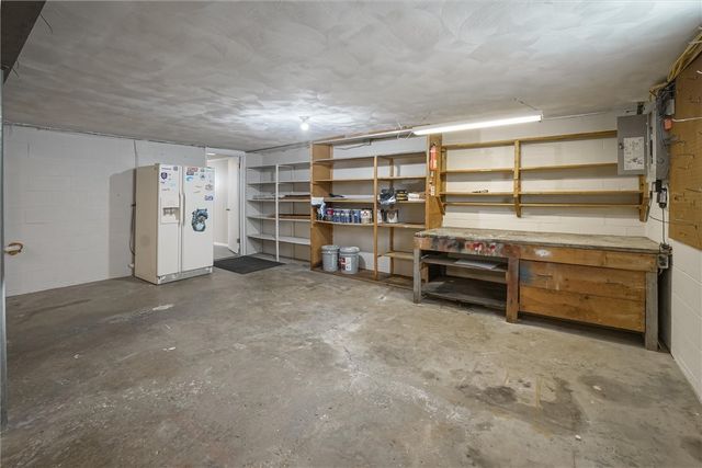 477 Terazzo Dr, Shaler, PA 15101