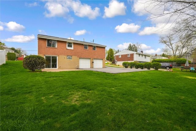 477 Terazzo Dr, Shaler, PA 15101