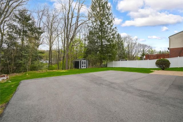 477 Terazzo Dr, Shaler, PA 15101