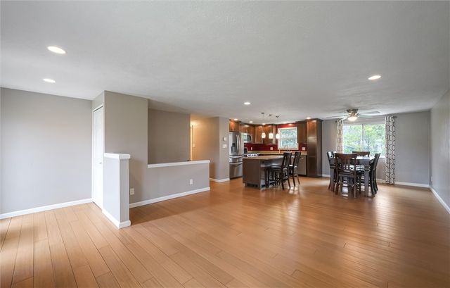 477 Terazzo Dr, Shaler, PA 15101