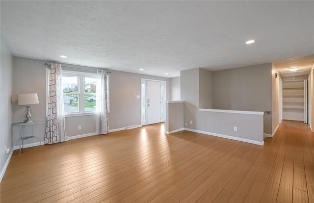 477 Terazzo Dr, Shaler, PA 15101