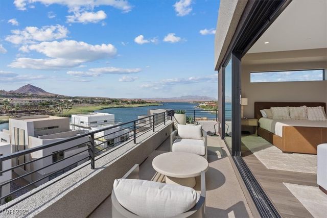 40 Heron Harbour Drive, Henderson, NV 89011