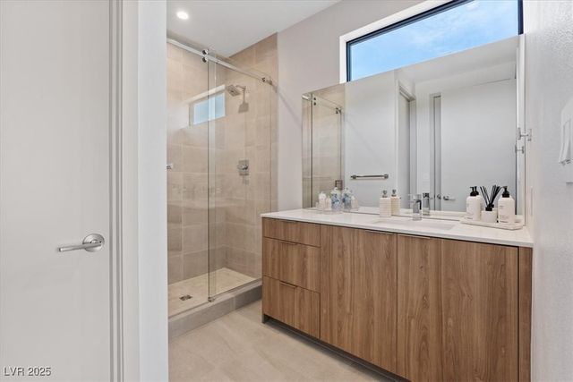 40 Heron Harbour Drive, Henderson, NV 89011