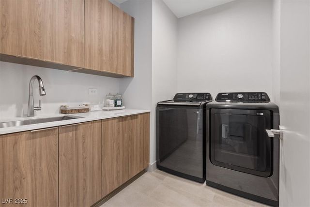 40 Heron Harbour Drive, Henderson, NV 89011