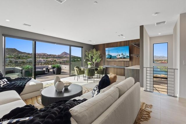 40 Heron Harbour Drive, Henderson, NV 89011