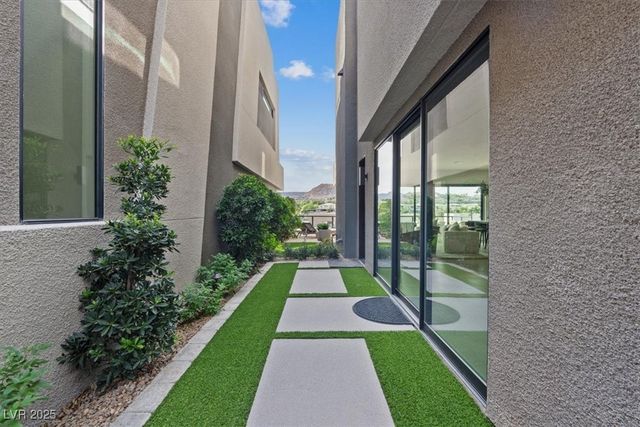 40 Heron Harbour Drive, Henderson, NV 89011