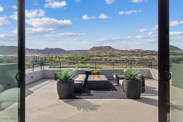 40 Heron Harbour Drive, Henderson, NV 89011