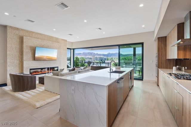 40 Heron Harbour Drive, Henderson, NV 89011