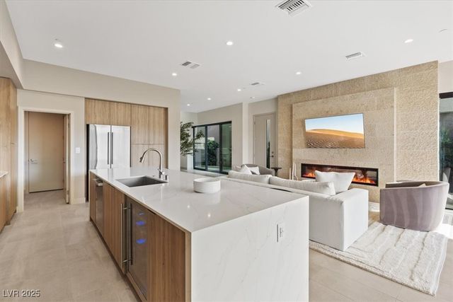 40 Heron Harbour Drive, Henderson, NV 89011