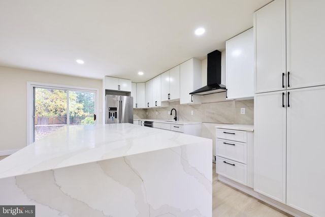 1904 LAMSON PL, Mclean, VA 22101