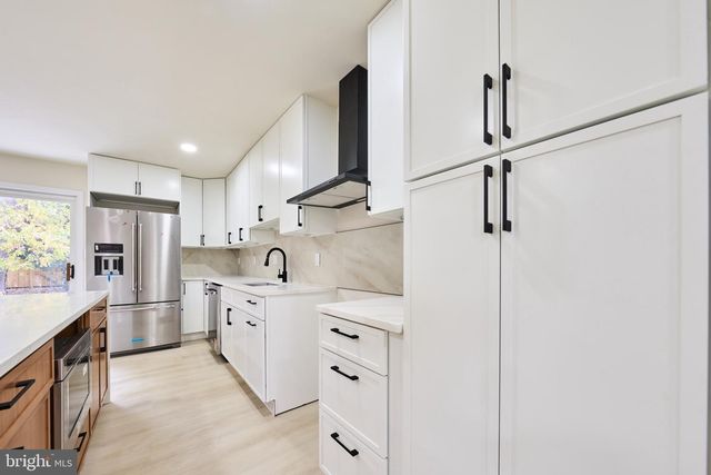 1904 LAMSON PL, Mclean, VA 22101