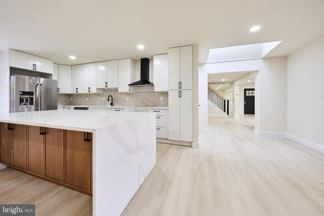 1904 LAMSON PL, Mclean, VA 22101